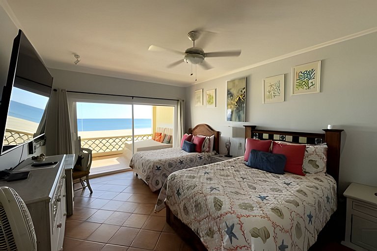 Despierta frente al Mar en este Condo Doble