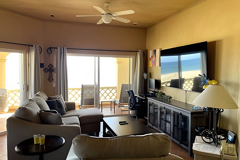 Despierta frente al Mar en este Condo Doble