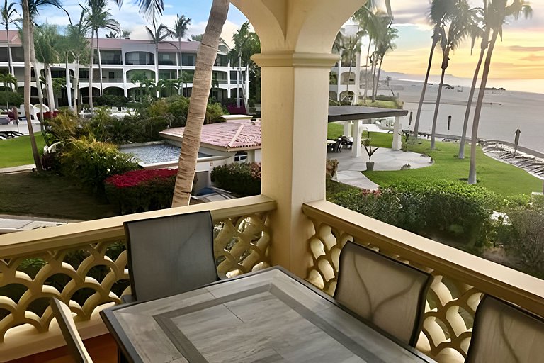 Despierta frente al Mar en este Condo Doble