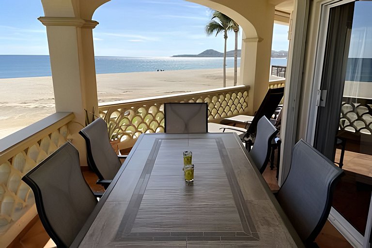 Despierta frente al Mar en este Condo Doble