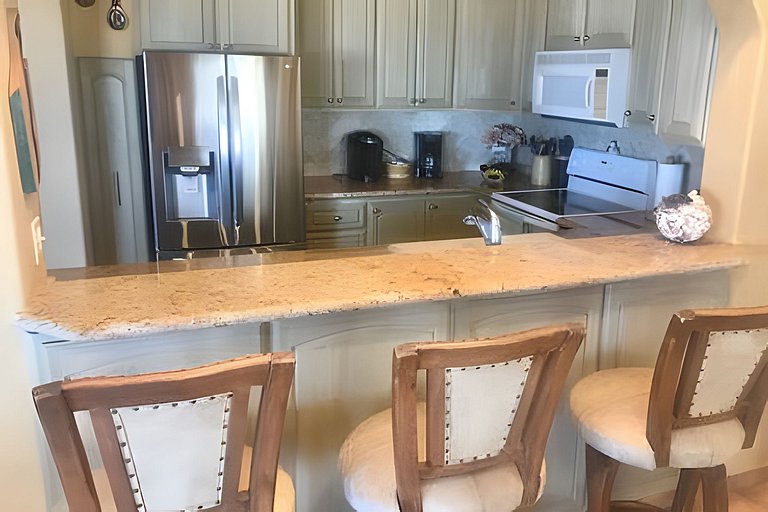 Despierta frente al Mar en este Condo Doble