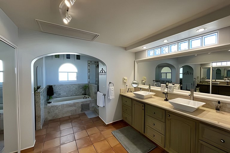 Despierta frente al Mar en este Condo Doble