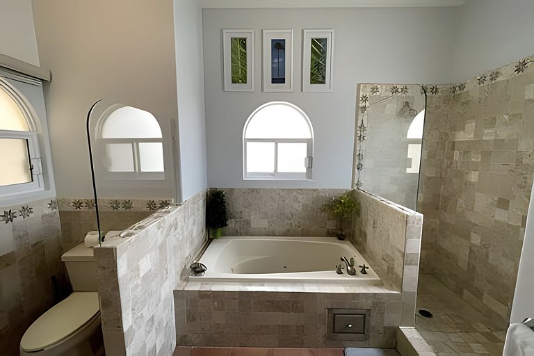 Despierta frente al Mar en este Condo Doble