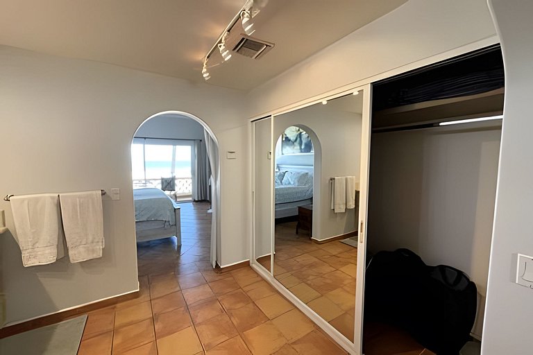 Despierta frente al Mar en este Condo Doble