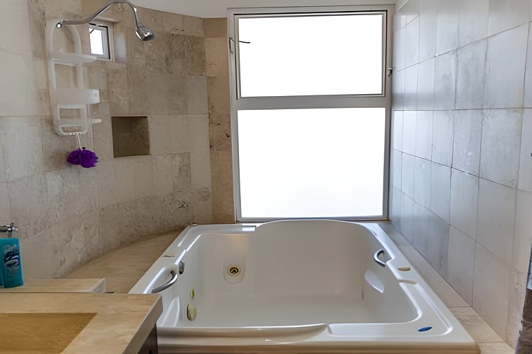 Amplio Condo con Vista al Oceano