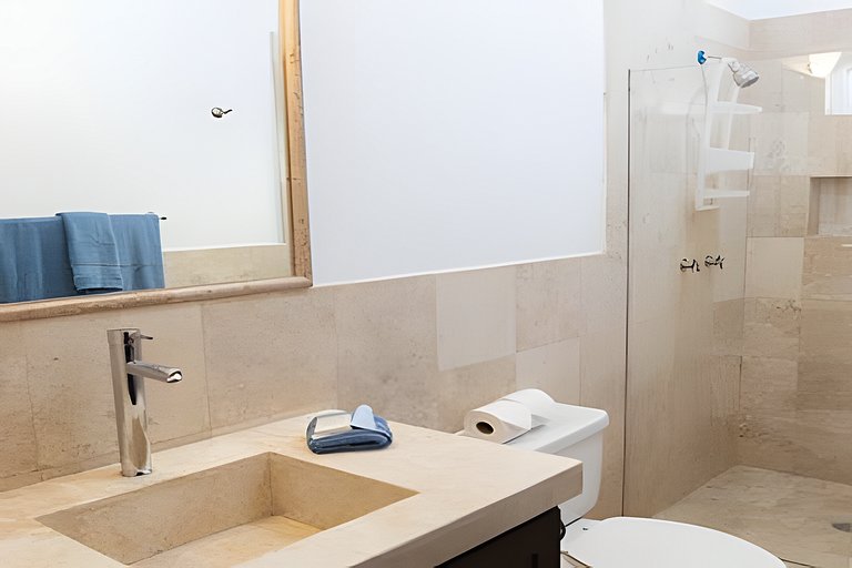 Amplio Condo con Vista al Oceano