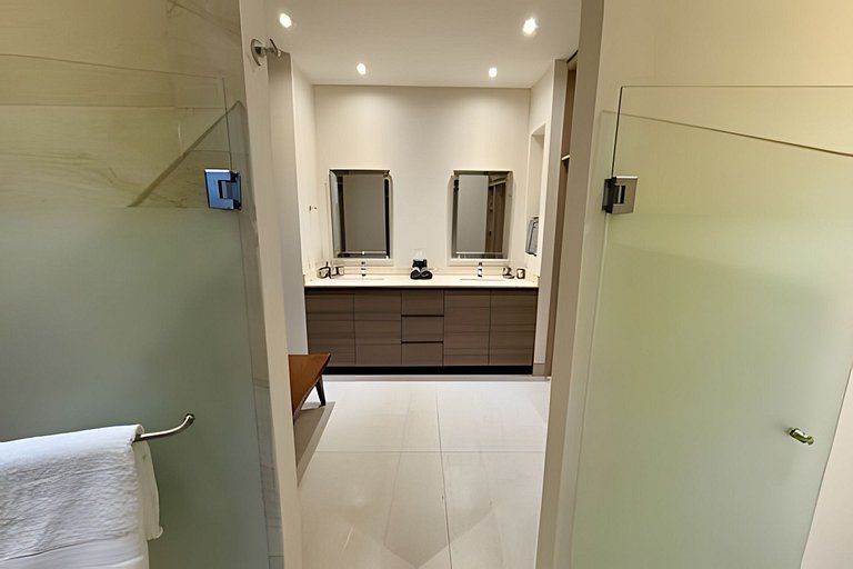 Condominio Luminoso y Espacioso con Vista al Arco