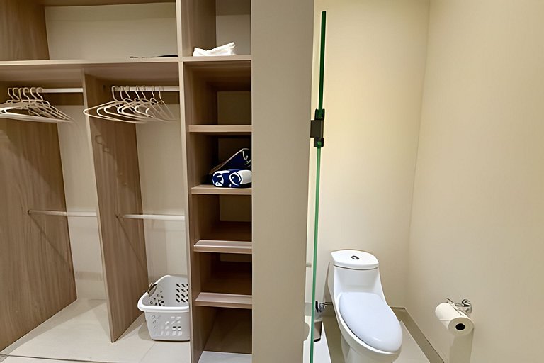 Condominio Luminoso y Espacioso con Vista al Arco