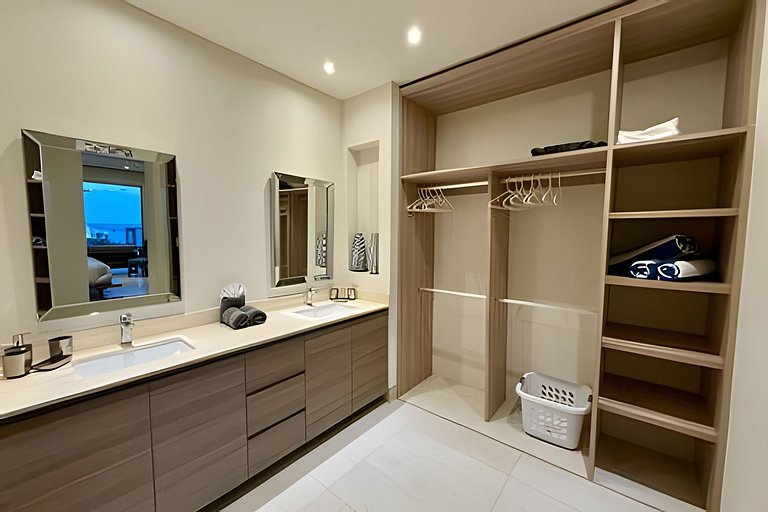 Condominio Luminoso y Espacioso con Vista al Arco